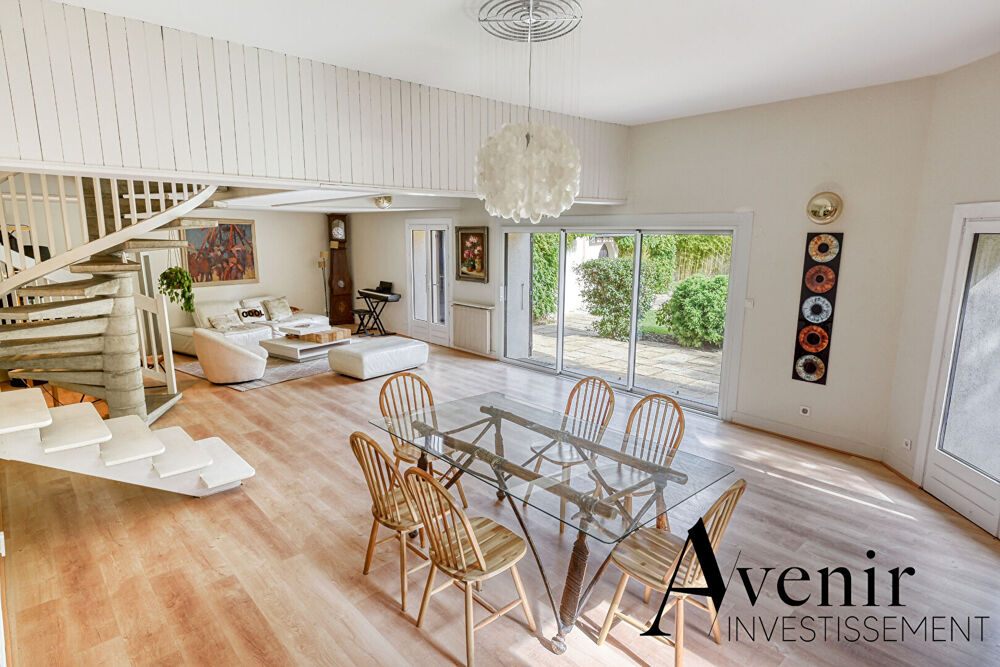 Location Maison CHARBONNIERES LES BAINS - MAISON FAMILIALE - 235M2 - T5 - JARDIN 1.100 m2 AVEC PISCINE Charbonnieres les bains