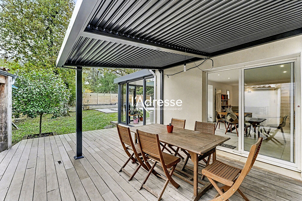 Exclusivité - Maison T6 de 161m² avec un grand garage de 35m² sur une parcelle de 890 m² avec Piscine