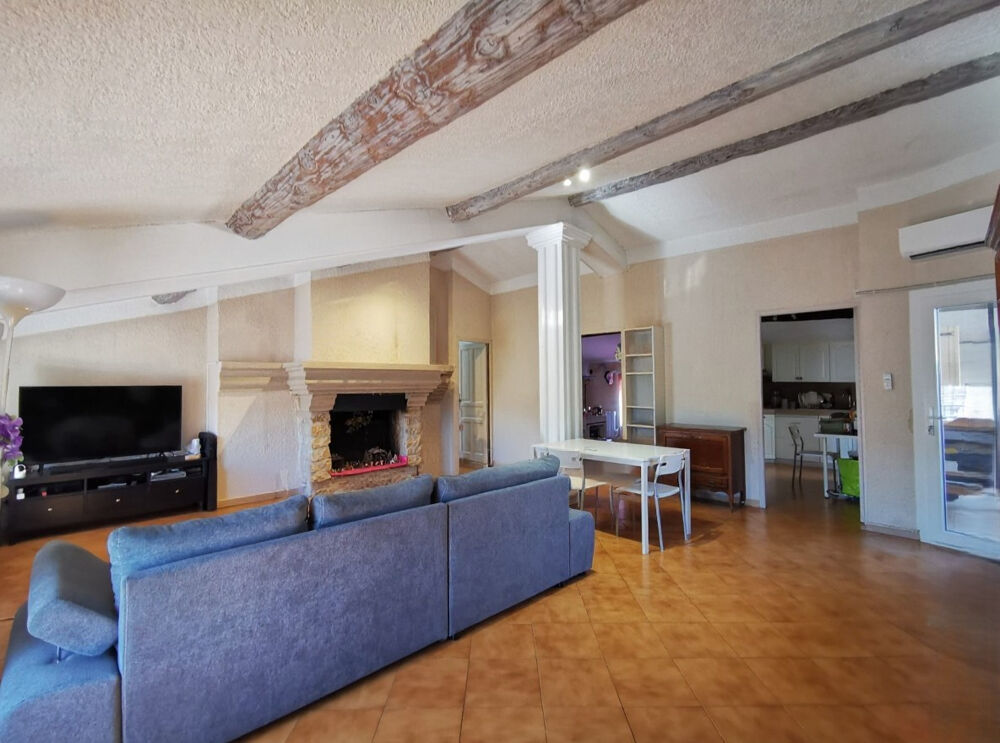 Vente Appartement Appartement T4 de 109 m² avec terrasse et place de parking dans un lieu chargé d'histoire Montfavet
