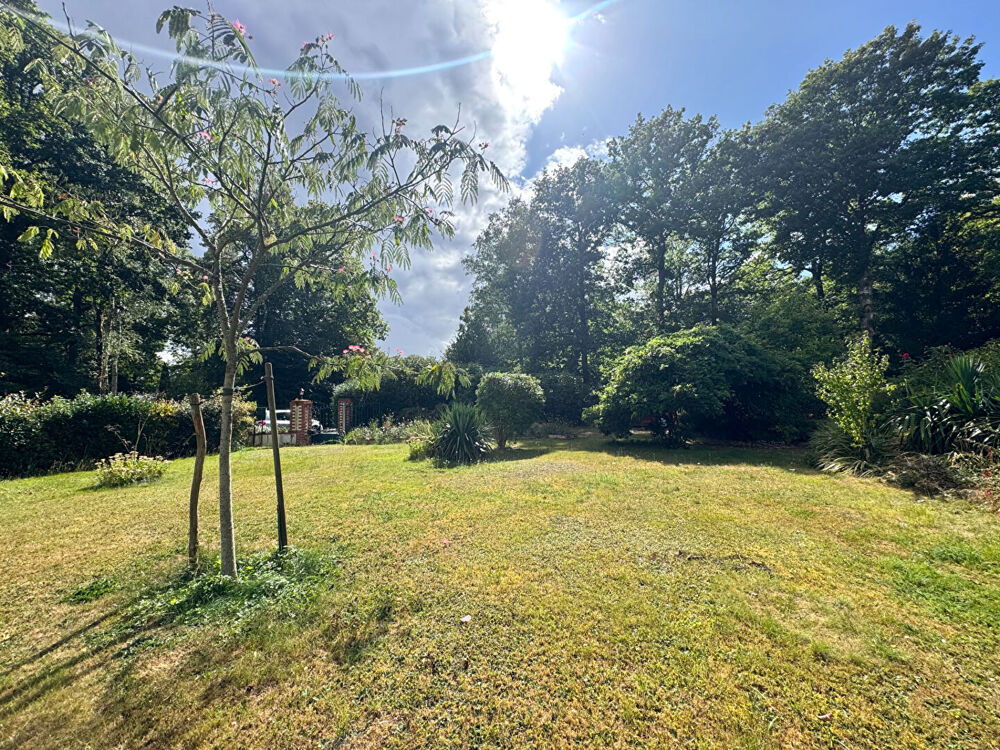 À VENDRE ! Maison familiale sur sous-sol total ? terrain clos et arboré de 2 200 m²