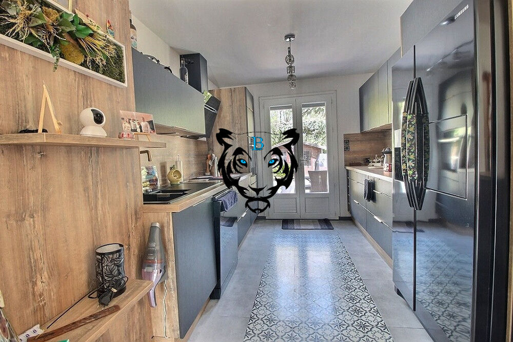 Vente Maison Maison Le Muy  5 pièces proche commerces Le muy