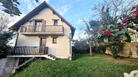   Un v�ritable potentiel pour cette maison avec sous-sol. Maison - 7 pi�ce(s) - 125 m�