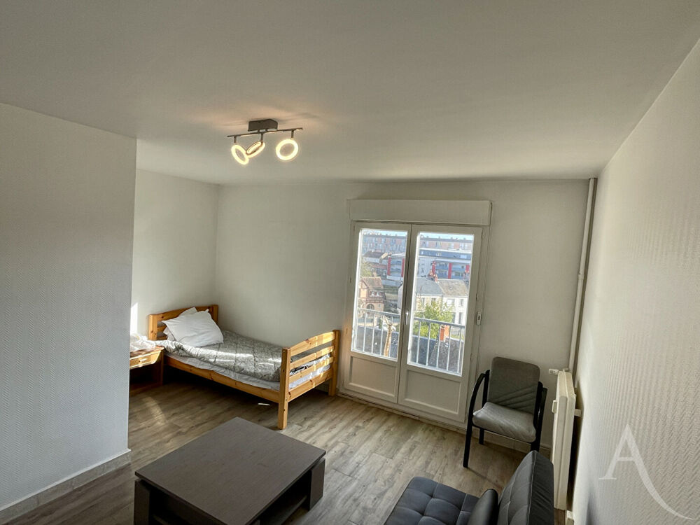 Studio meublé avec balcon (chauffage inclus)