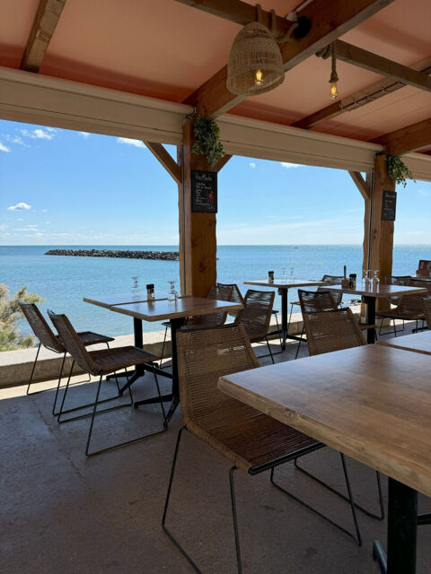 34  CAP D'AGDE EMPLACEMENT N&deg;1 VENDS FONDS COMMERCE DE BAR,BRASSERIE,GLACIER OUVERT 6 MOIS FACE A LA MER EMPLACEMENT EXEPTIONNEL 690000 34300 Le cap d agde