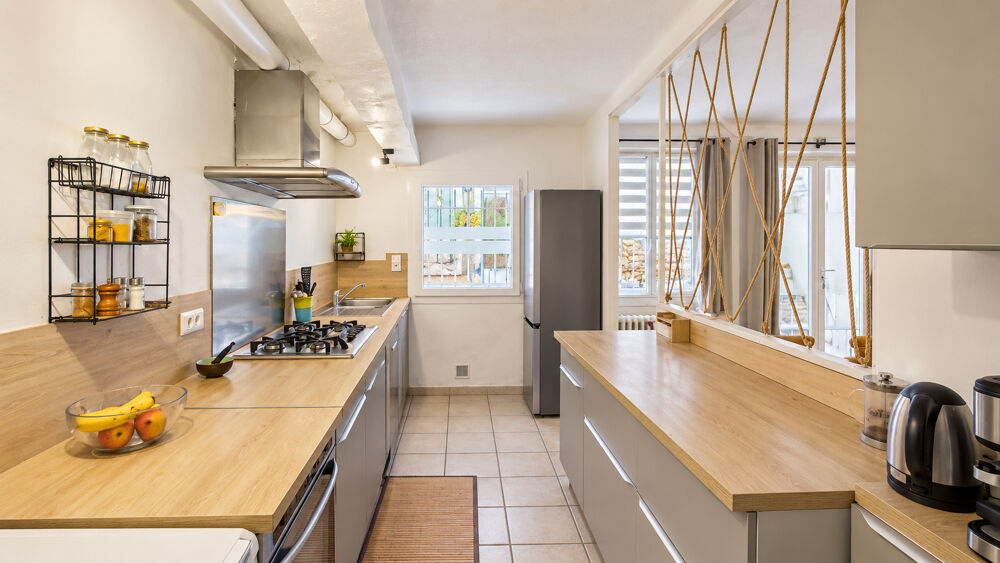 Vente Appartement Uchaud , appartement de caractère 86 m² avec cour privative, cave voûtée et 2 chambres Uchaud