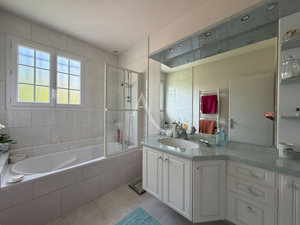 Vente Maison Maison La Roche Sur Yon, Maison 4 chambres + bureau La roche sur yon