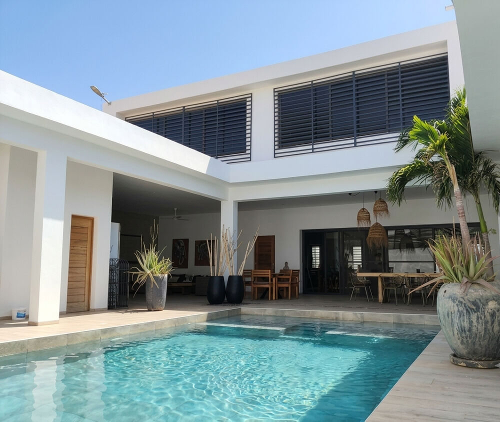 Vente Maison VILLA CONTEMPORAINE AVEC GRANDS ESPACES DE VIE ET PISCINE SITUEE DANS UNE PETITE RESIDENCE Saly (Senegal)