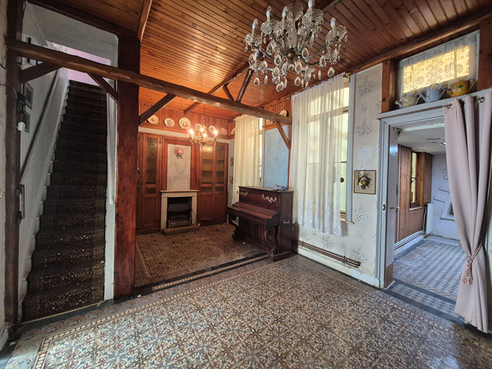 Vente Maison Maison  à rénover 140m2 possibilité 210m2 habitable  avec  garage 50m2  et son entrepôt.! Tourcoing
