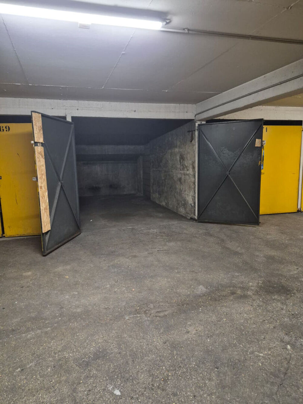 Vente Parking/Garage Box fermé 12.3m²  - 75012 - Proche Place Daumesnil Paris 12