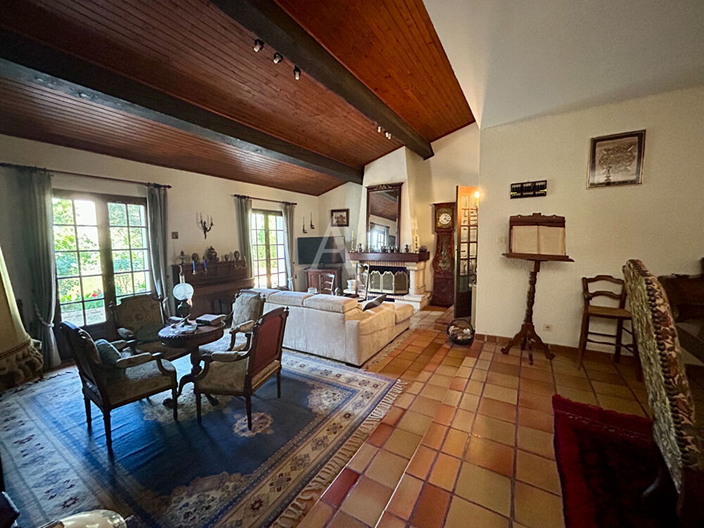 Vente Maison Maison proche CARCASSONNE avec parc arboré et piscine Pennautier