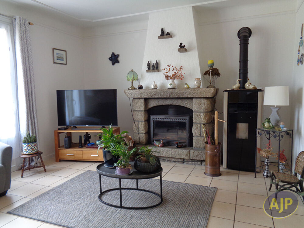 Maison Cruguel 8 pièce(s) 128 m2