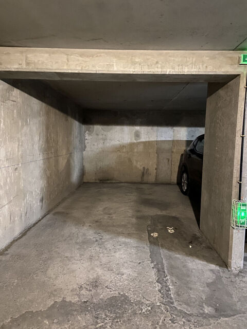  Parking / Garage  louer 