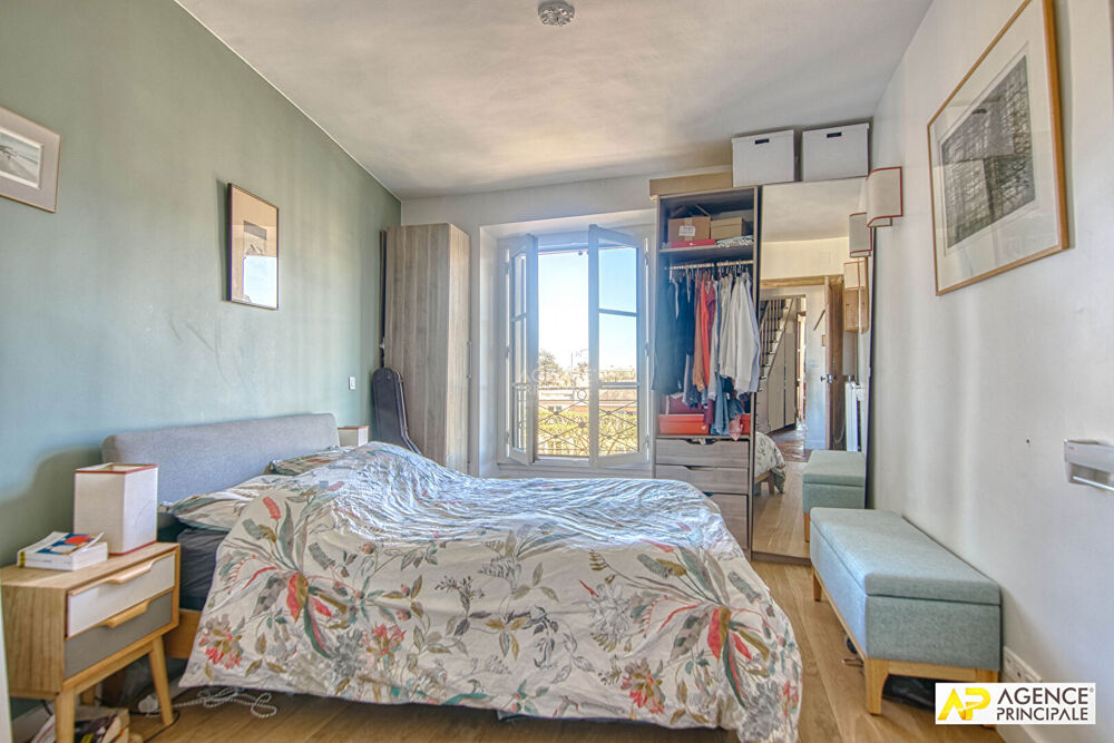 Vente Appartement Versailles Notre-Dame Appartement 4 pièces en duplex de 93m² au sol situé au 3ème et dernier étage  avec caves Versailles