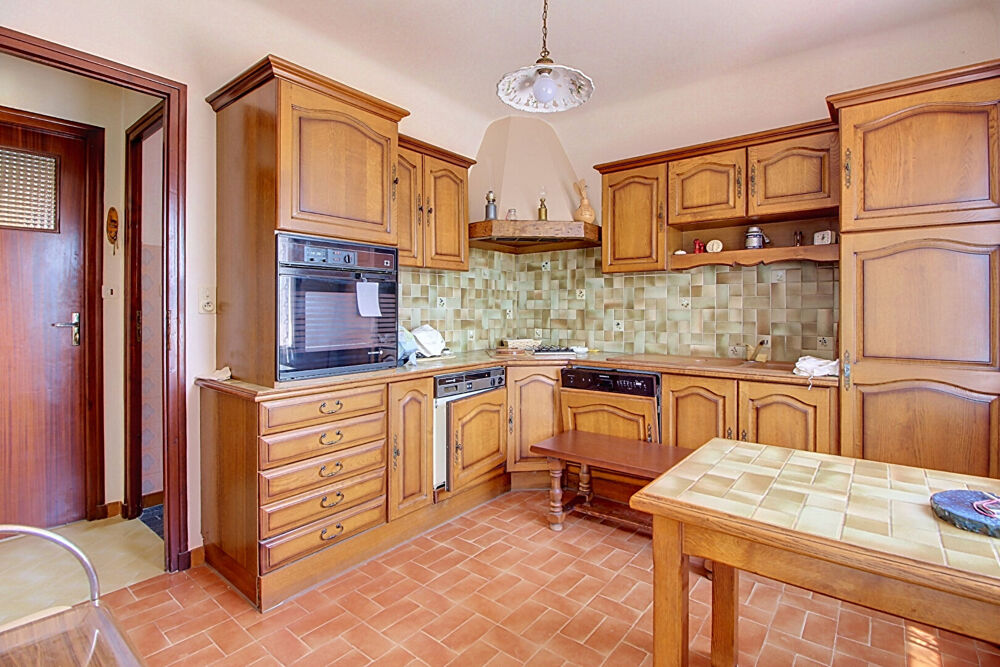 Vente Maison À VENDRE EN EXCLUSIVITÉ - LORGUES - MAISON À FORT POTENTIEL DE 83M²  AVEC UNE VUE DOMINANTE ET TRÈS GRAND GARAGE 65m² Lorgues