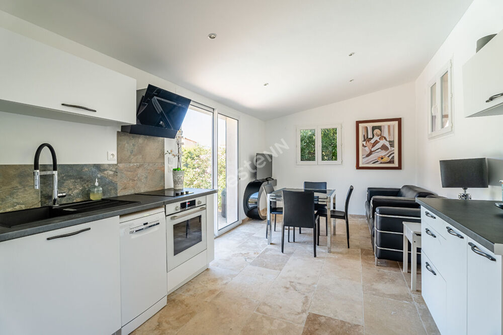 Vente Maison Propriété à vendre à La Ciotat compsée d'une maison de 5 pièces avec piscine et deux dépendances T2 La ciotat