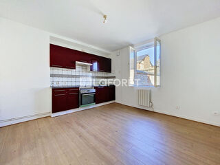  Appartement à louer 4 pièces 81 m²