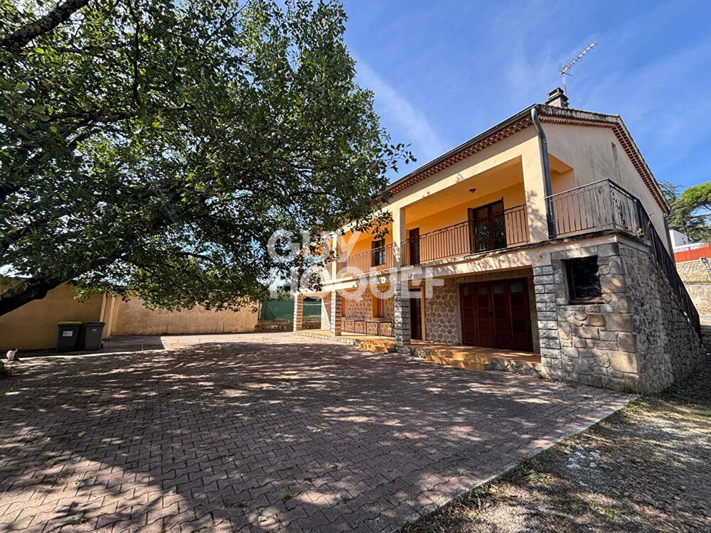 Maison de 220 m2 avec 2 parcelles de terrain constructible sur Saint Etienne De Fontbellon