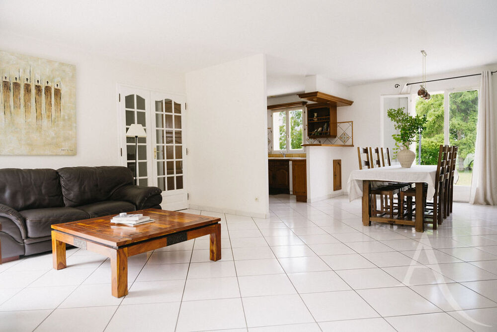 Belle maison sur S/sol total, 6 chambres sur 1573m² de terrain à PERDREAUVILLE