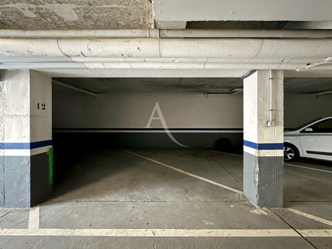  Parking / Garage � louer 