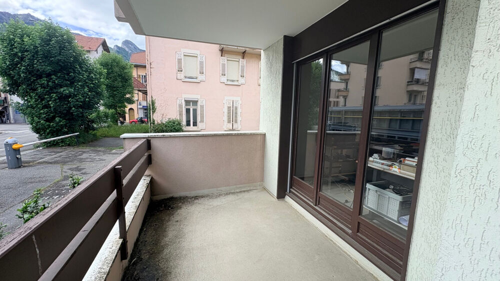   Bureaux  3 pièces 59.40 m2 + s/sol + cave + garage Albertville