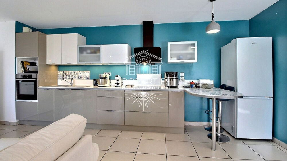 Vente Appartement LE LAVANDOU - T4 DE 2016 - 79 M² - ASCENSEUR - TERRASSE 20M² -  PISCINE - PARKING Le lavandou