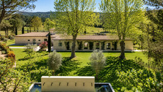  Maison à louer 15 + pièces 520 m²