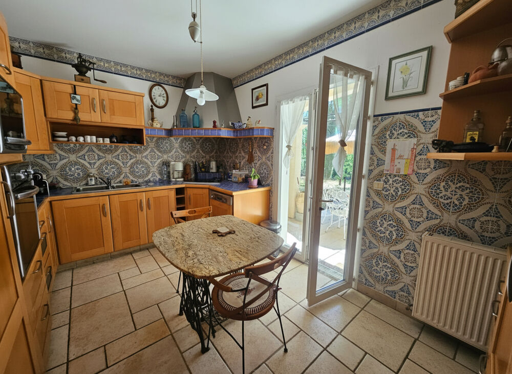 ÉLÉGANCE PROVENÇALE AU COEUR DE LA NATURE Maison Familiale