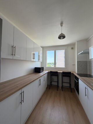  Appartement à louer 5 pièces 70 m²