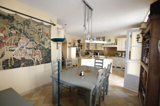  Maison  vendre 15 + pices 744 m