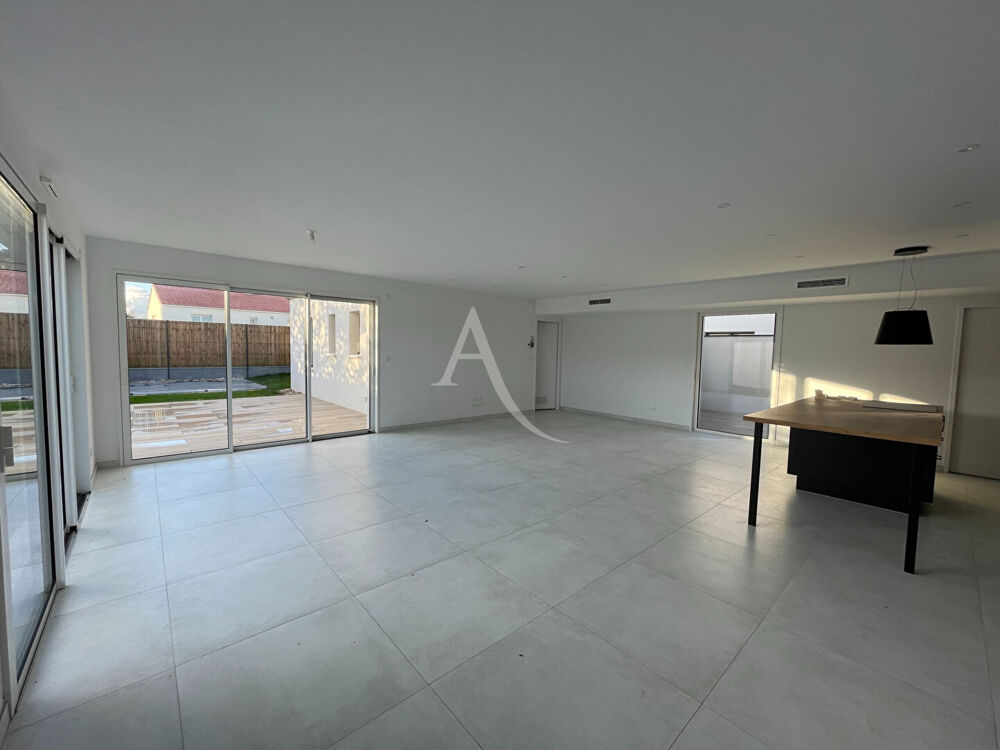 Maison Saint Hilaire La Foret 4 pièce(s) 120 m2
