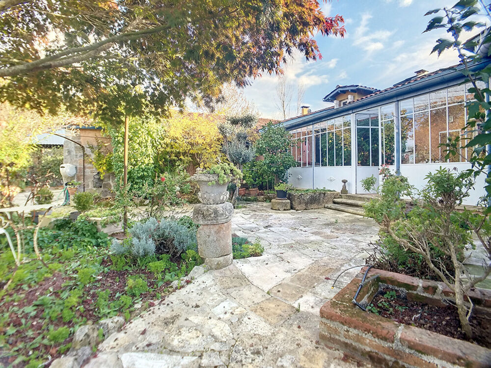 Grande maison rénovée avec piscine, jardin et vue Pyrénées