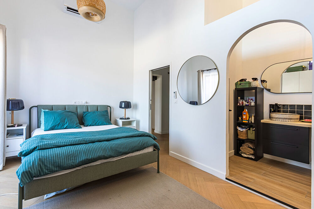 SUPERBE LOFT AVEC TERRASSE ET 2 STATIONNEMENTS A DEUX PAS DU TRAMWAY