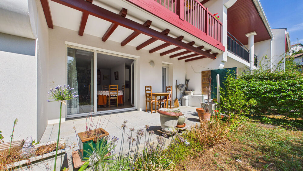 CAMBO-LES-BAINS - T3 TRAVERSANT AVEC DEUX TERRASSES ET DEUX STATIONNEMENTS