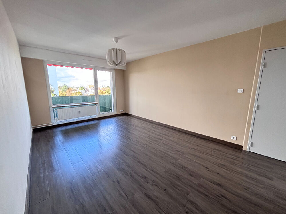 Charmant appartement 2 pièces à vendre à Mulhouse, dernier étage avec balcon , garage et cave