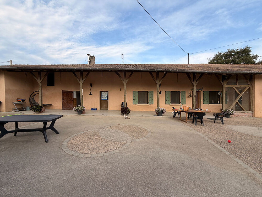 Vente Maison IDEAL ARTISAN! AUTHENTIQUE CORPS DE FERME ORGANISÉ AUTOUR D'UNE GRANDE COUR Romans