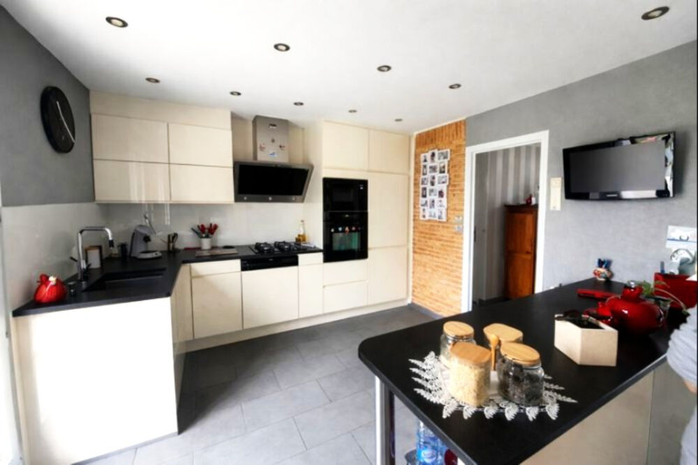 PLAIN PIED rare avec sous sol complet, garage et carport