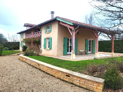   MAGNIFIQUE BATISSE SUR 2100 M� DE TERRAIN AVEC PISCINE Maison - 8 pi�ce(s) - 155 m�