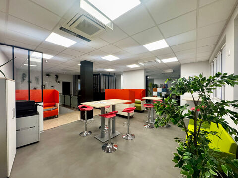 Bureaux 300 m2 entièrement rénovés, terrain 6 ares 379000 25200 Montbeliard