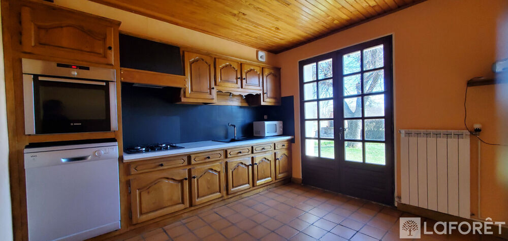 Location Maison Maison Neuvéglise Sur Truyère 5 pièce(s) 142.25 m2 Neuveglise sur truyere