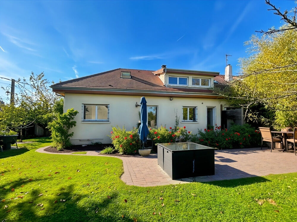 Maison à vendre à Ozouer-le-Voulgis - 6 pièces, 4 chambres, 165 m²