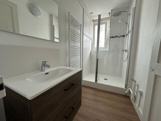  Appartement à louer 3 pièces 74 m²