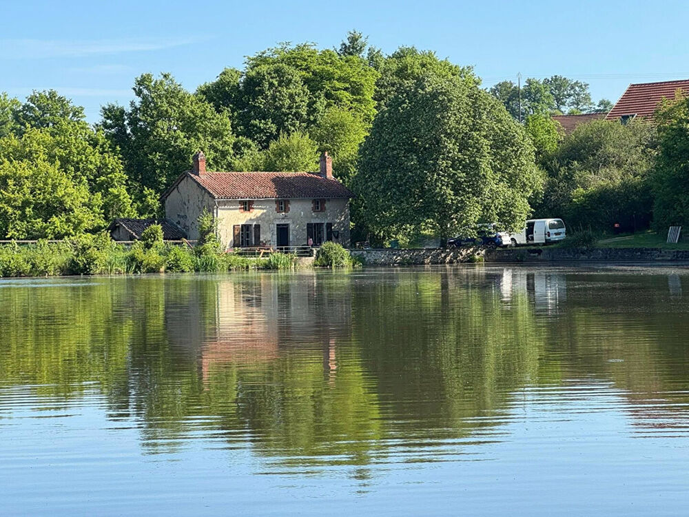Vente Maison HAUTE VIENNE - Proche NEXON Superbe propriété avec un lac à carpes de 2,3 hectares. Nexon