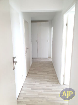  Appartement à louer 3 pièces 65 m²