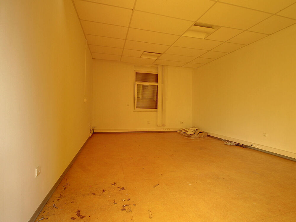   A Vendre, Local Commercial 300m², Parcelle 406m² Marseille 14