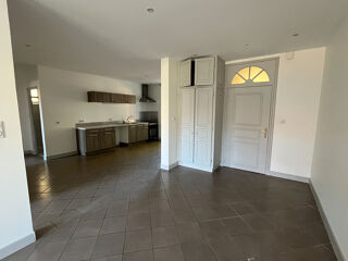  Appartement à louer 3 pièces 81 m²