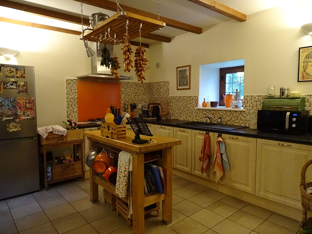 Vente Maison CÔTES-D'ARMOR. Un magnifique gîte en pierre de 2 chambres, plein de charme, situé près du village de Kergrist-Moëlou Kergrist moelou