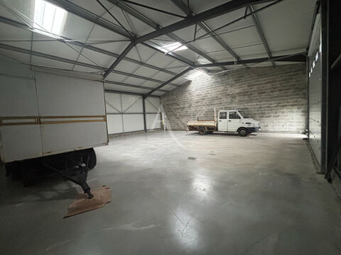   LOCAL / DEPOT  220m²  Z.A. DE CROIX FORT à SAINT-CHRISTOPHE 
