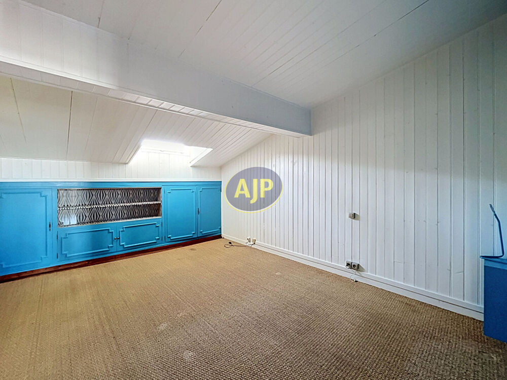 Vente Appartement Grand T2 dernier étage Bordeaux