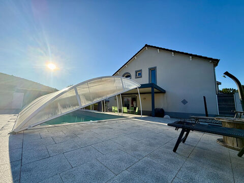   Maison  12 pices 238 m2 avec piscine Maison - 12 pice(s) - 238 m