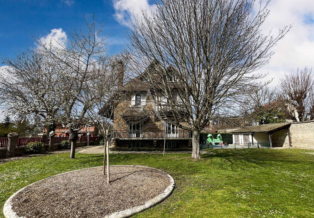 Maison Poissy 9 pièce(s) 215 m2